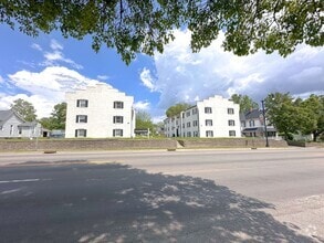 Building Photo - 2 bedroom 1 bath apartment