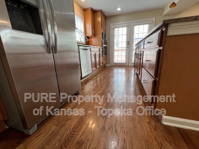 Building Photo - 429 E 63rd Terrace