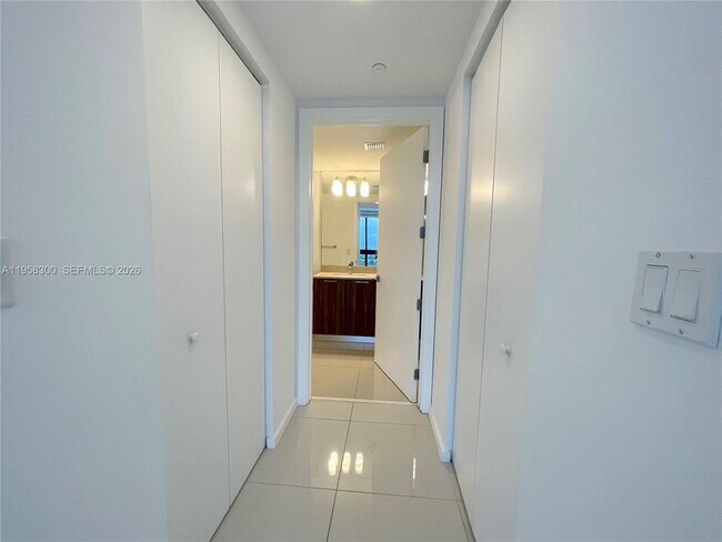 Building Photo - 5252 NW 85th Ave