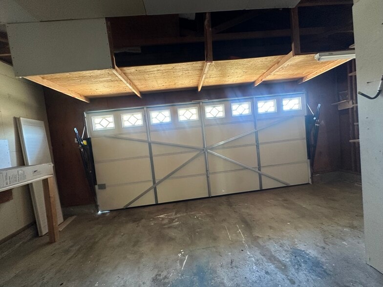 Building Photo - 9230 Pine Valley Dr