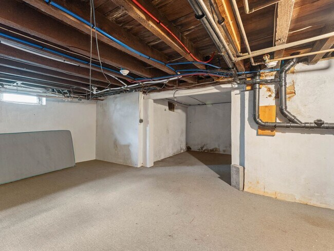 Building Photo - Spacious Updated Home with Modern Finishes in Mickleton