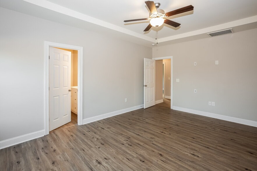 Building Photo - 12884 Hill Pine Rd