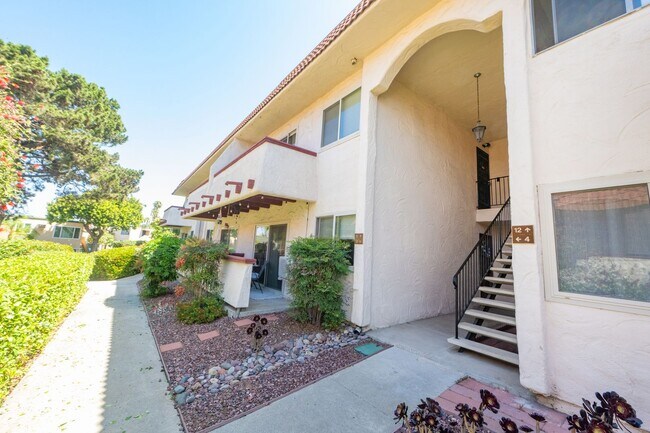 Building Photo - Spacious 1BR/1BA condo with patio and parking! Lake Murray Area $2195.00
