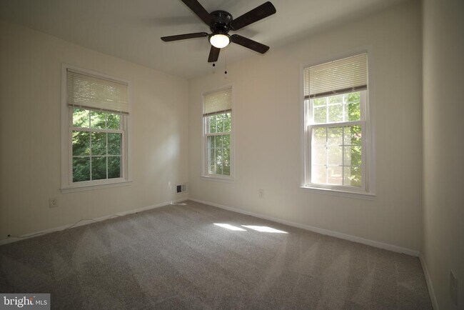 Building Photo - 2400 Ansdel Ct