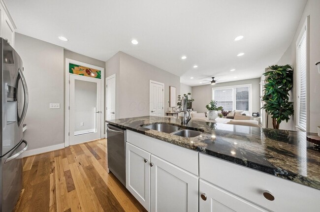 Building Photo - 567 Lathrop St