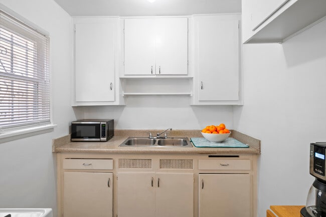 Kitchen - 11053 Venice Blvd