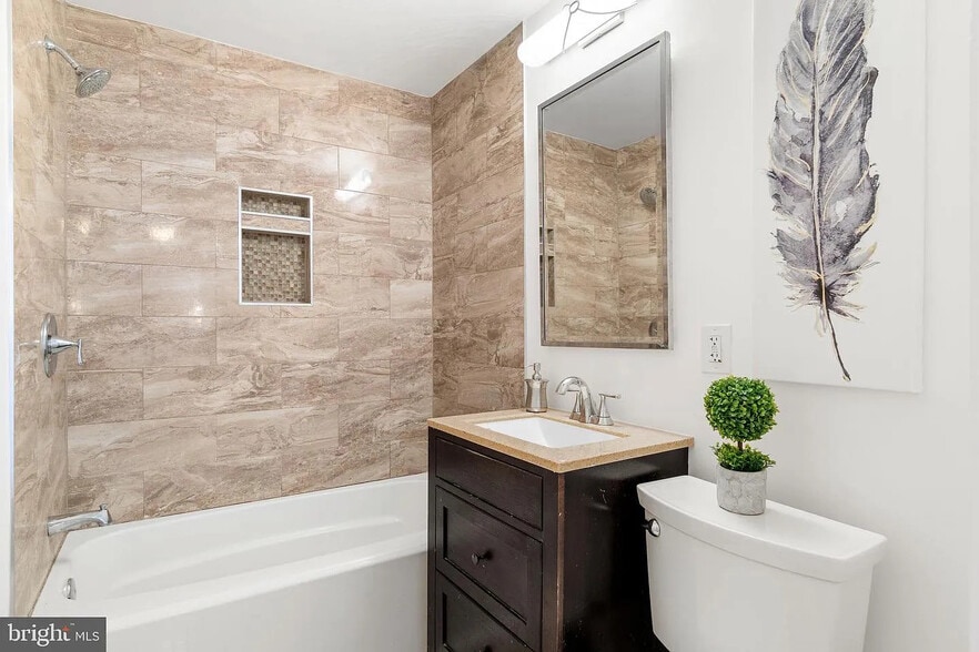 Building Photo - 5111 8th Rd S