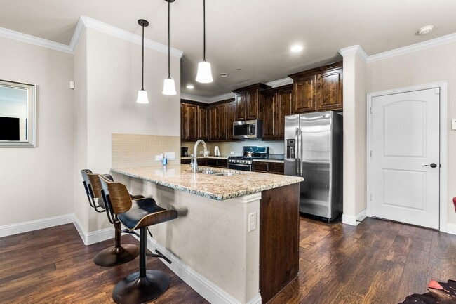 Building Photo - 1225 Pebblebrook Ln