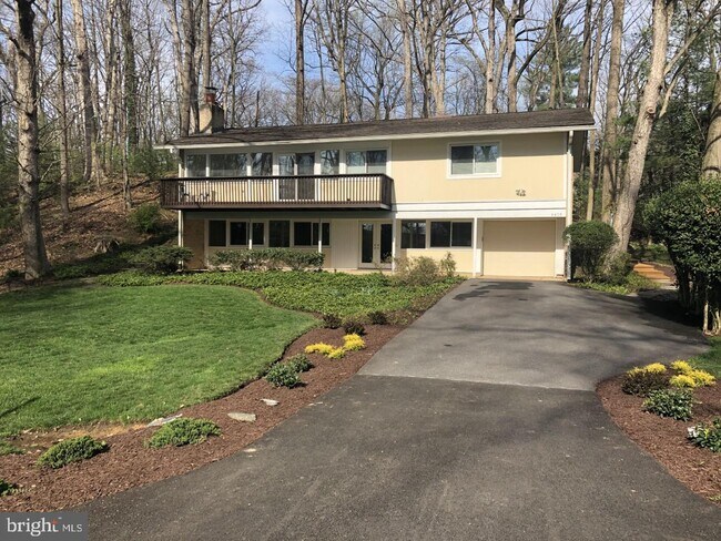 Primary Photo - 8405 Fenway Rd