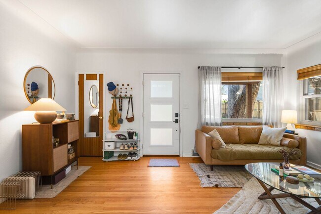 Building Photo - 2BD, 2BA South Denver Home with Bonus Room...