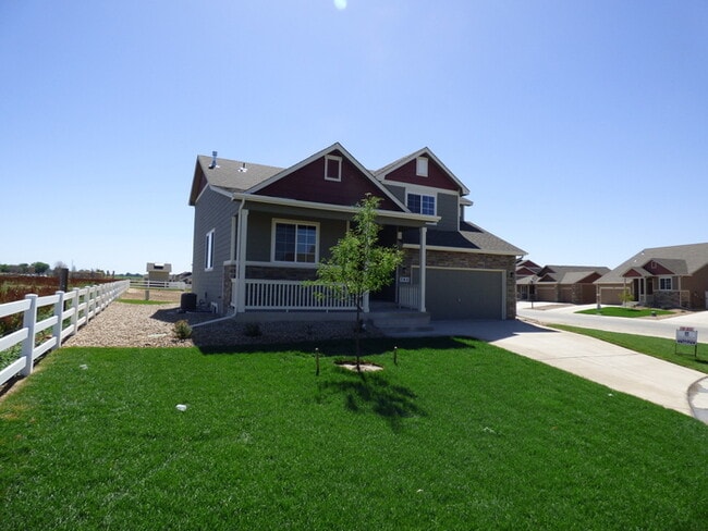 Building Photo - 4 Bed / 2.5 Bath Home in Windsor!