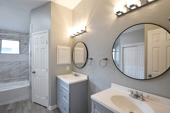 Building Photo - 2910 Walnut Springs Dr