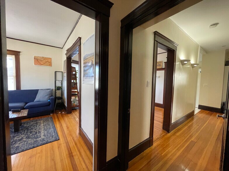 Building Photo - 56 Hobson St