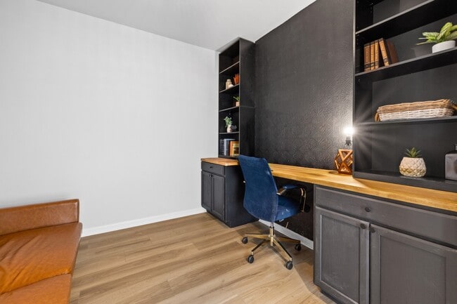 Building Photo - 119 Holloway Hl