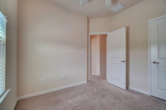 Building Photo - READY 08-17-26l!! A 3-Bedroom Townhome w/Garage in Culpepper Landing! Community Pool, Dog Park, P...