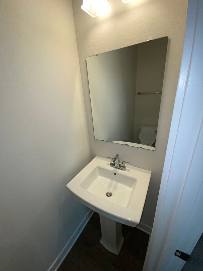 Building Photo - Edge at Azalea