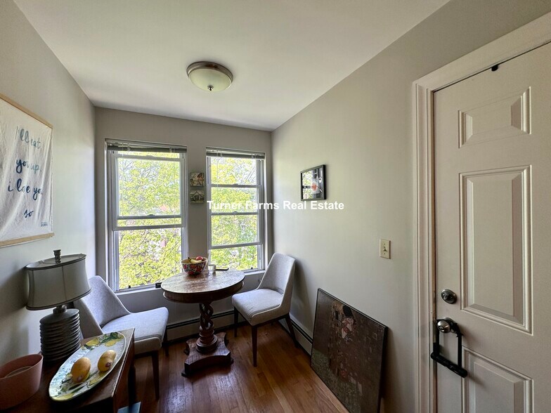 Building Photo - 344 Putnam Ave