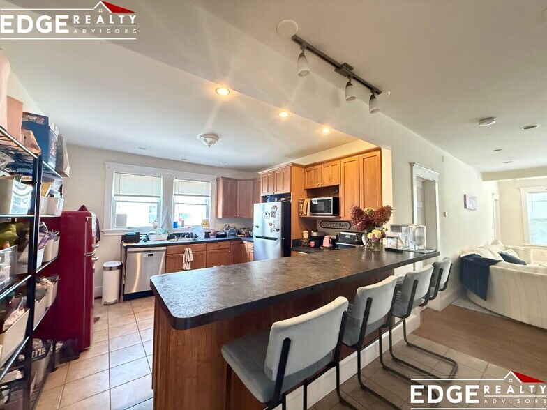 Building Photo - 49 Radnor Rd