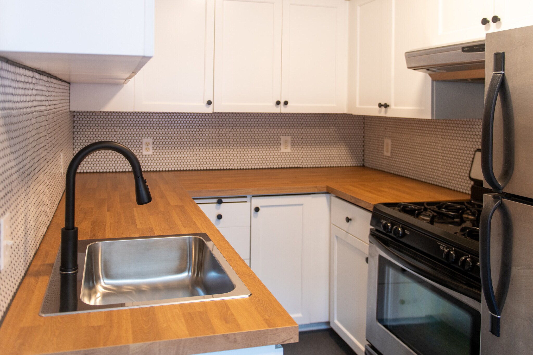 Kitchen - 701 NE 28th Ave