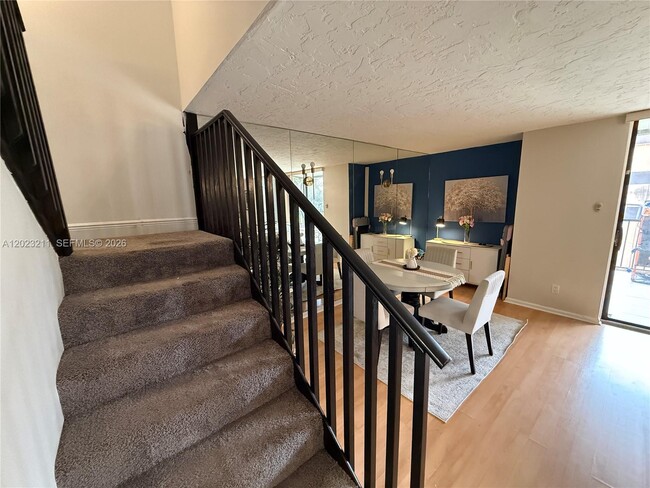 Building Photo - 450 Commodore Dr