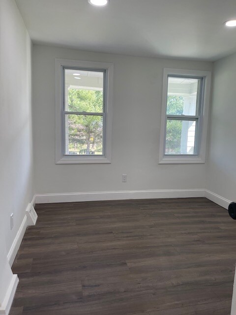 Building Photo - 243 Park Ln