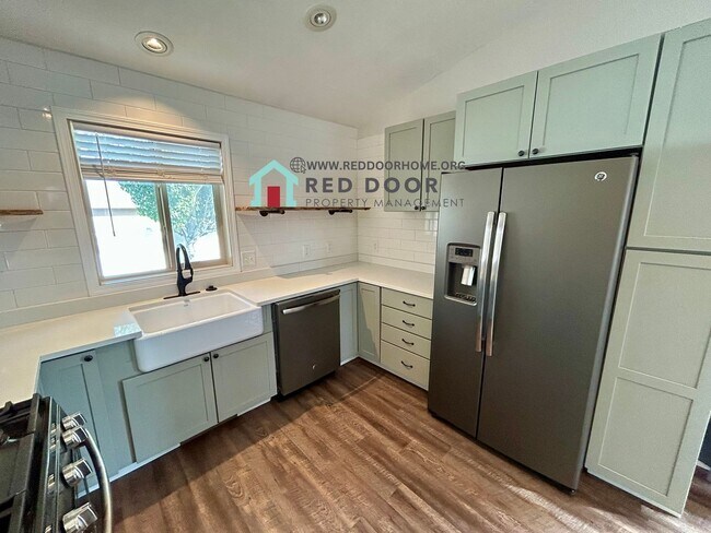 Building Photo - Modern 4 Bed, 3 Bath Home – Pet Friendly w...
