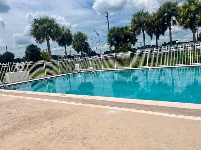 Building Photo - 6850 US-1