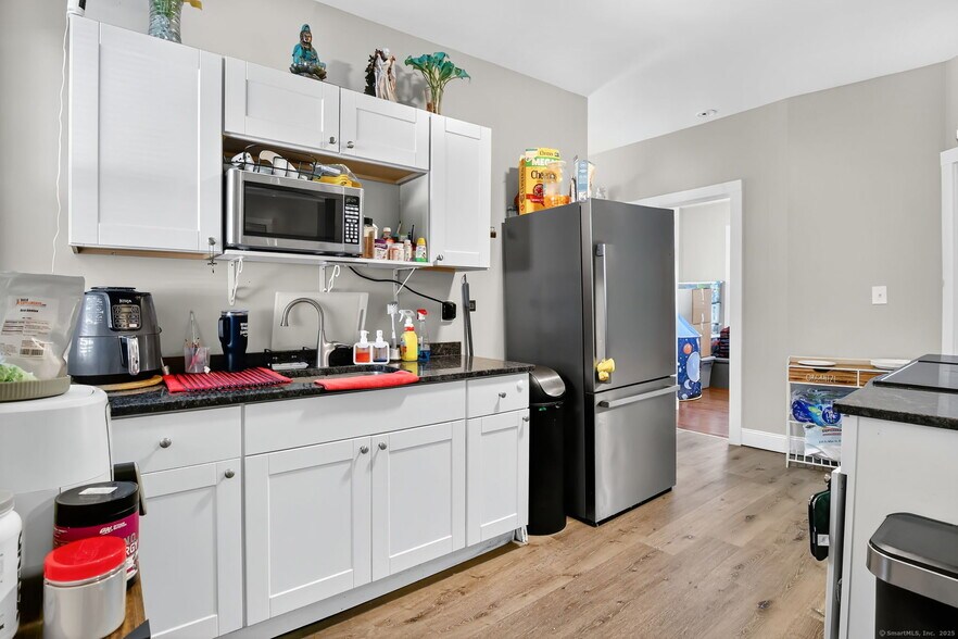 Building Photo - 14 Belden St