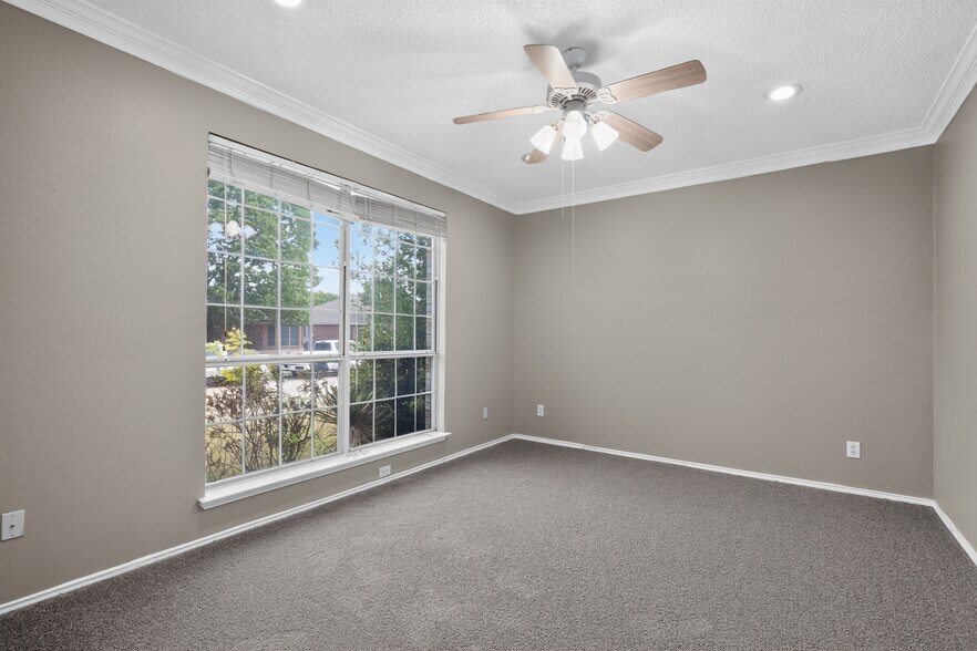 Building Photo - 1624 Ariel Dr