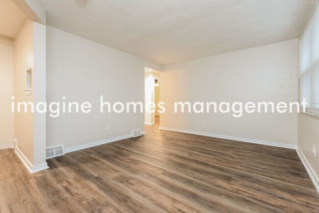 Building Photo - Charming 3 Bedroom for Rent in Brookline!