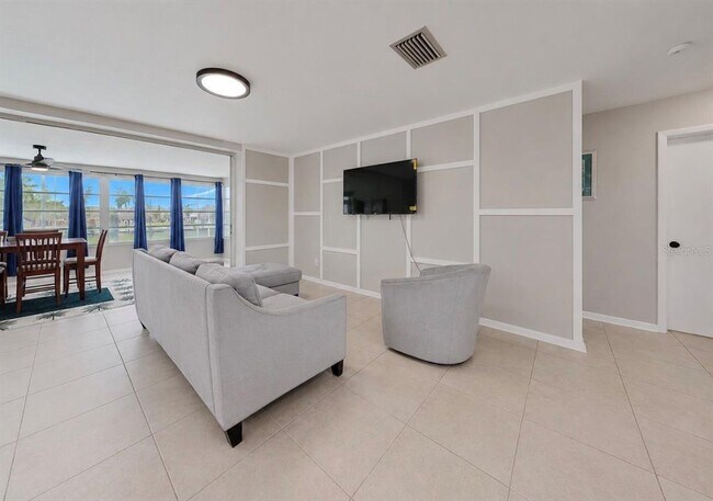 Building Photo - 1725 Bikini Ct