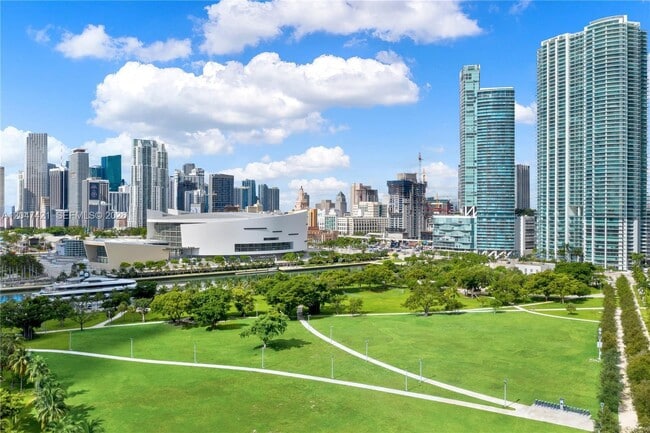 Building Photo - 900 Biscayne Blvd