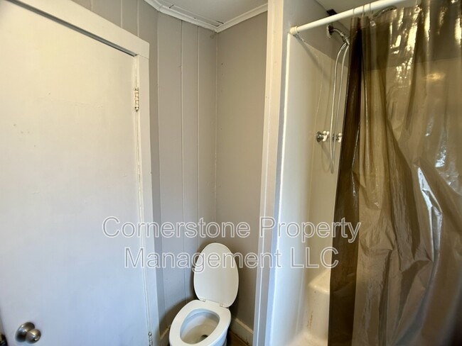 Building Photo - 325 Buy St