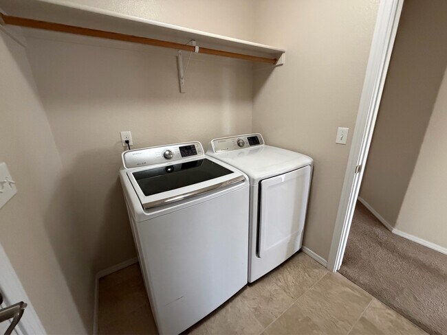 Building Photo - 108 NE Malad Ct