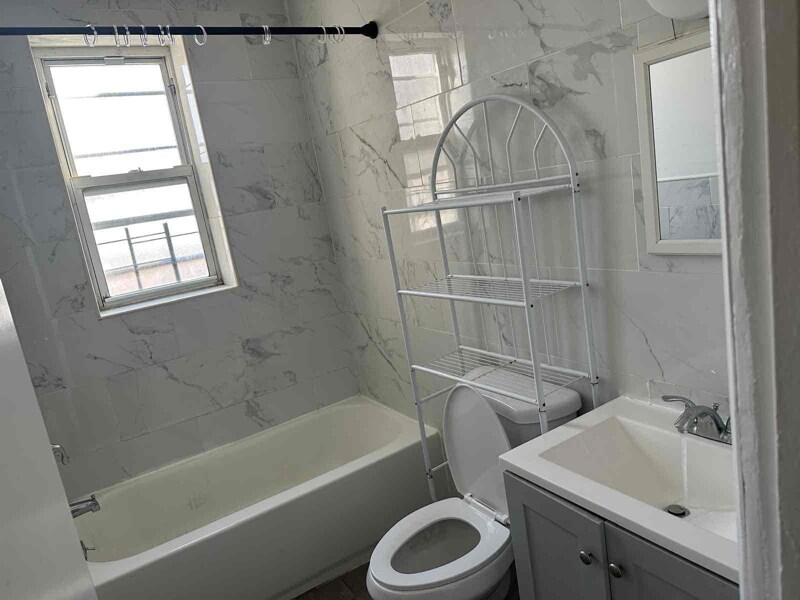 Building Photo - 1 Bronxwood