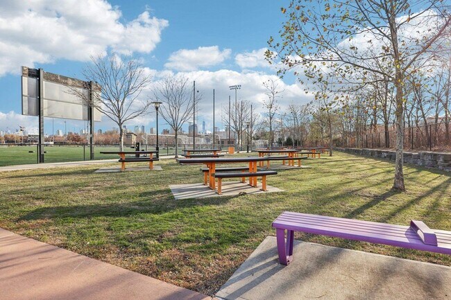 Building Photo - 2 Union St