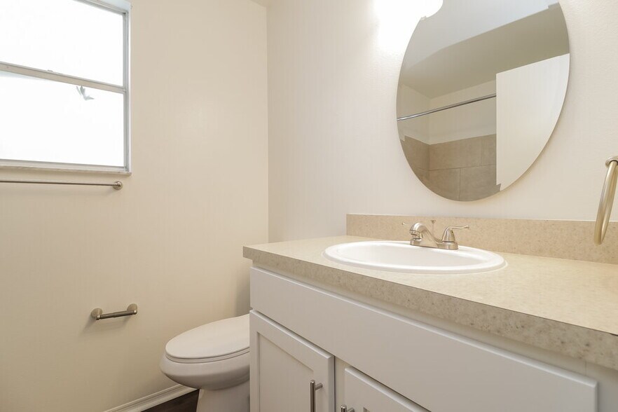 Building Photo - 766 Meadowside Ct