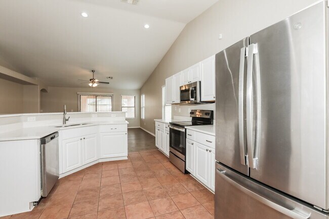 Building Photo - 39812 N Vincenza St