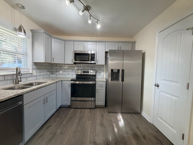 Building Photo - 101 Holly Rd