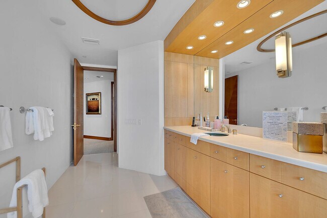 Building Photo - 1281 Gulf of Mexico Dr