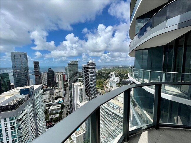 Building Photo - 1000 Brickell Plaza