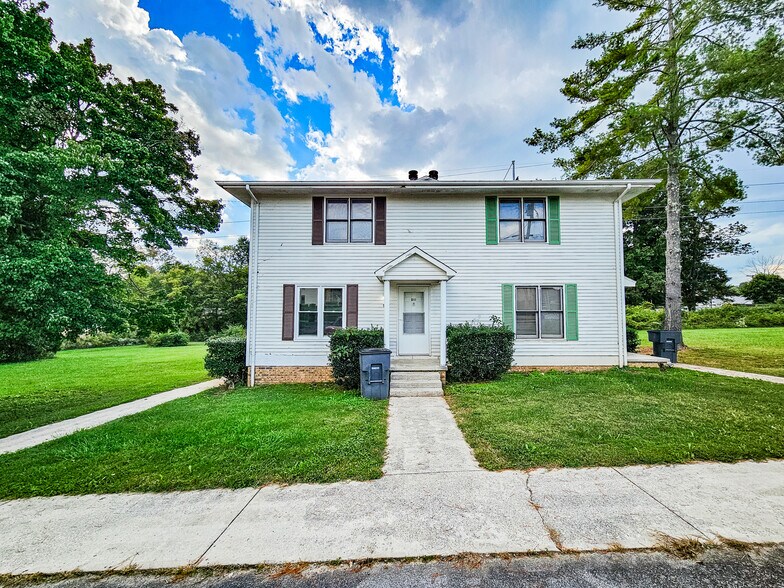 Building Photo - 117 Bybee Dr