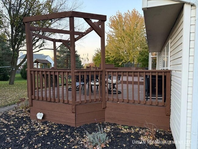 Building Photo - 1951 Spinnaker Ct