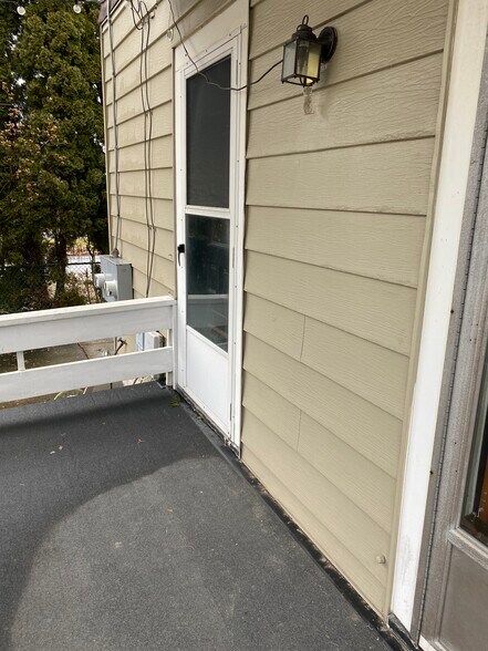 covered porch - 839 McKinley Pky