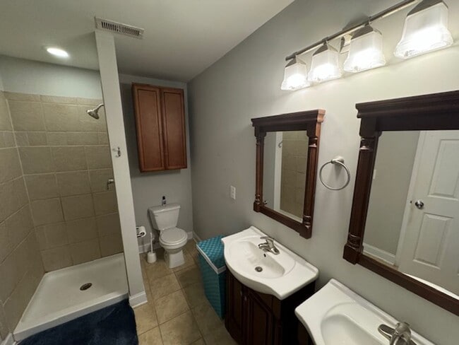 Building Photo - Charming 1925 Craftsman Bungalow in Downto...