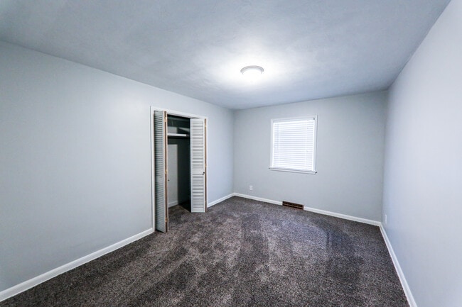 Building Photo - 642 W Sylvania St