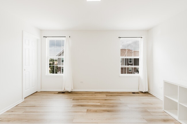 Building Photo - 4446 Monroe Ct