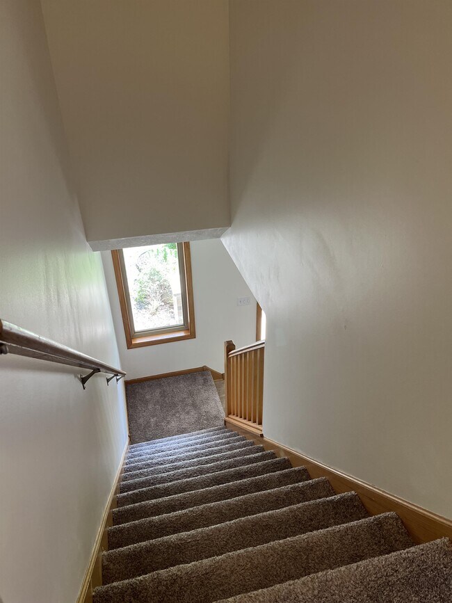 Building Photo - 9141 Leaf Cir