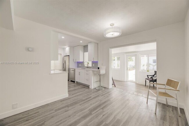 Building Photo - 638 SW 5th Ave