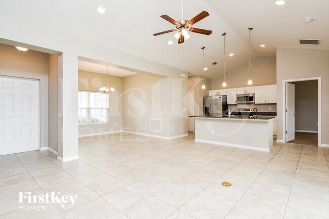 Building Photo - 2466 Altoona Ave